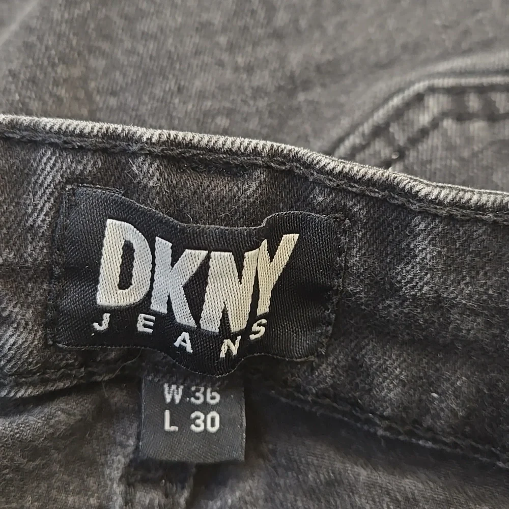 Men's DKNY Jeans - Picture 12 of 15